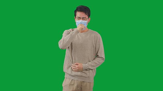 4K绿幕正面患感冒咳嗽头痛戴口罩的男性视频的预览图