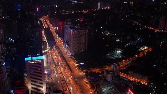 繁华都市夜景航拍4K视频的预览图