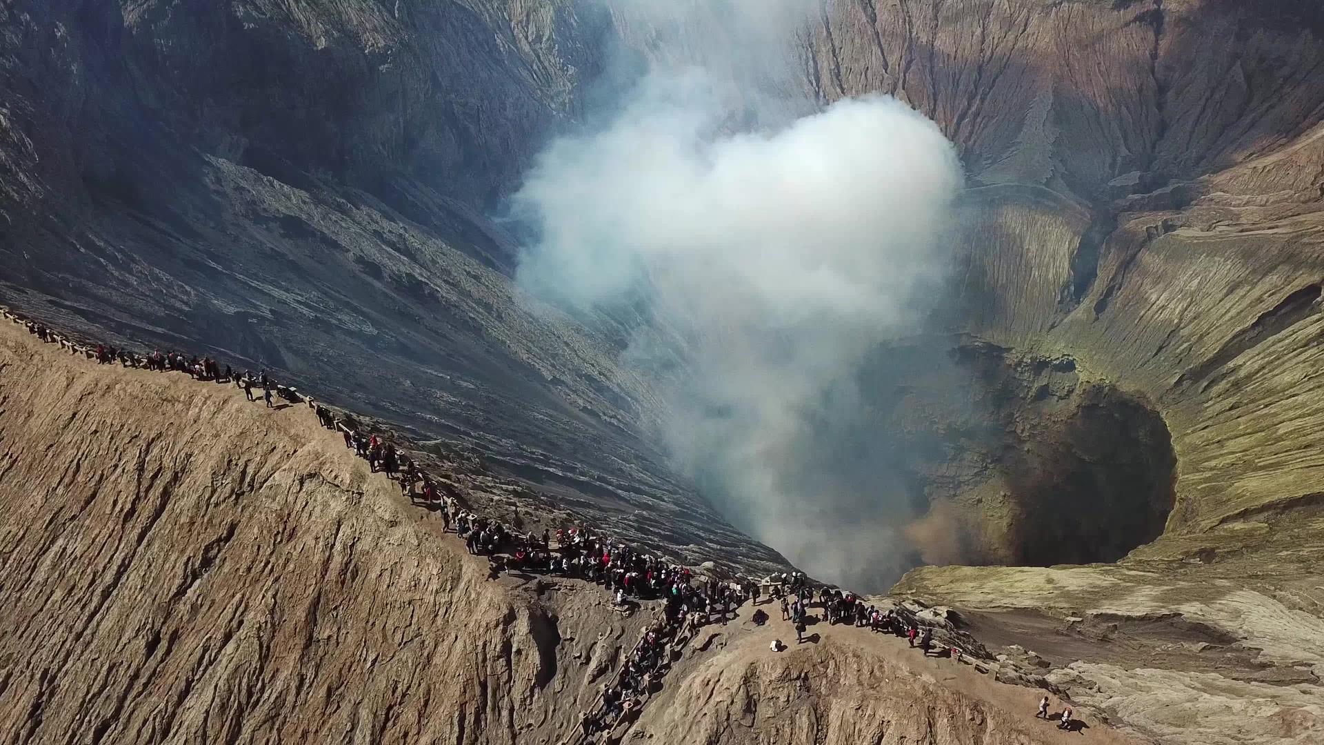 活火山在印度安尼西亚视频的预览图