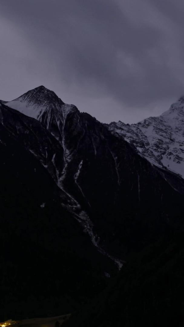 延迟云南山谷村夜景视频的预览图