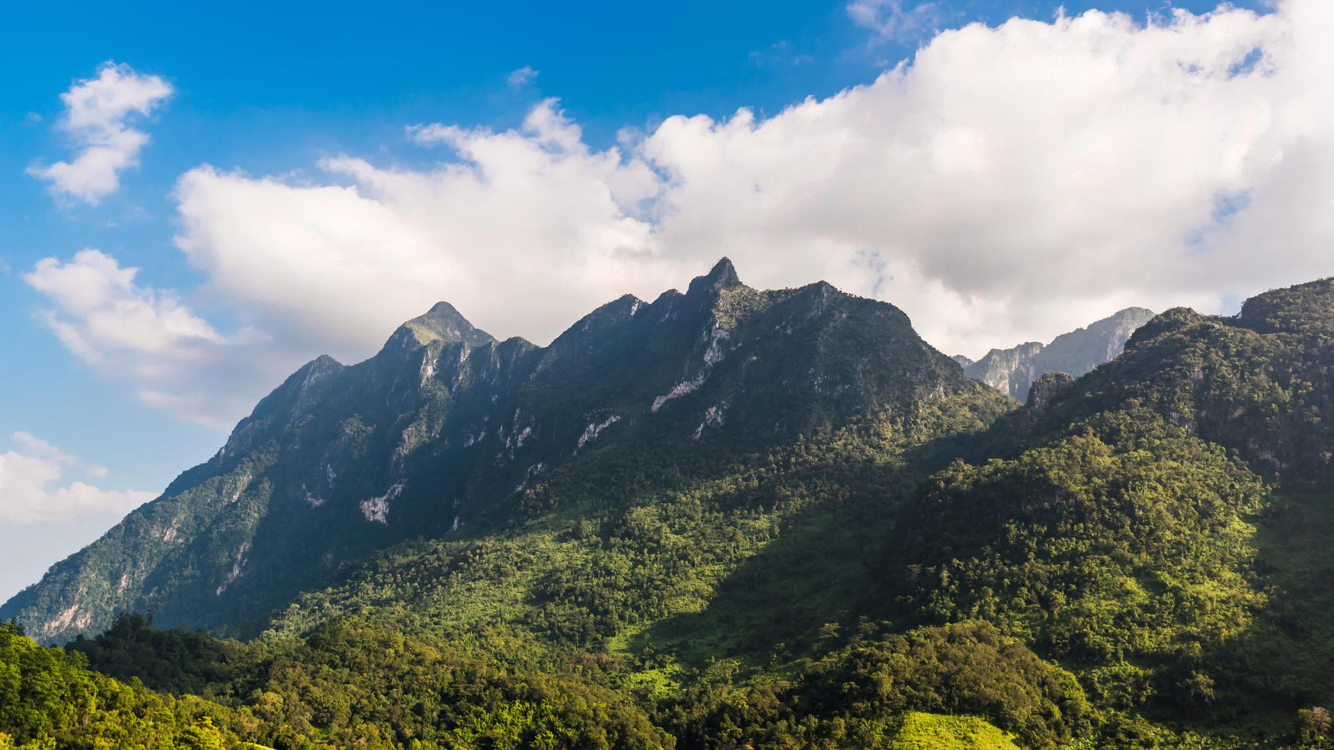 吉昂黑地的泰国山峰视频的预览图