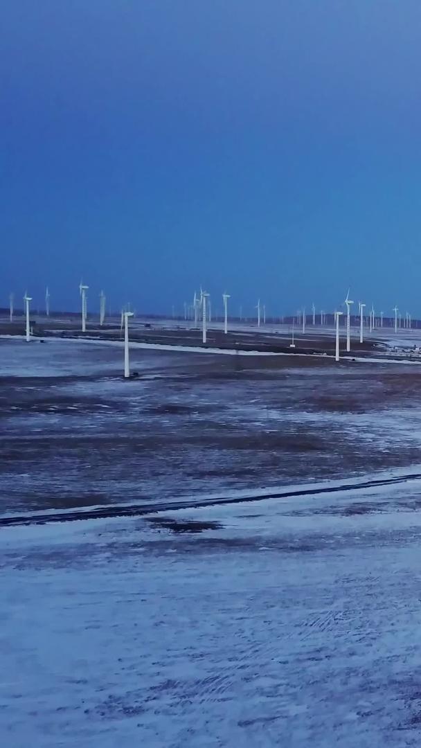 内蒙古雪天大草原风车视频的预览图