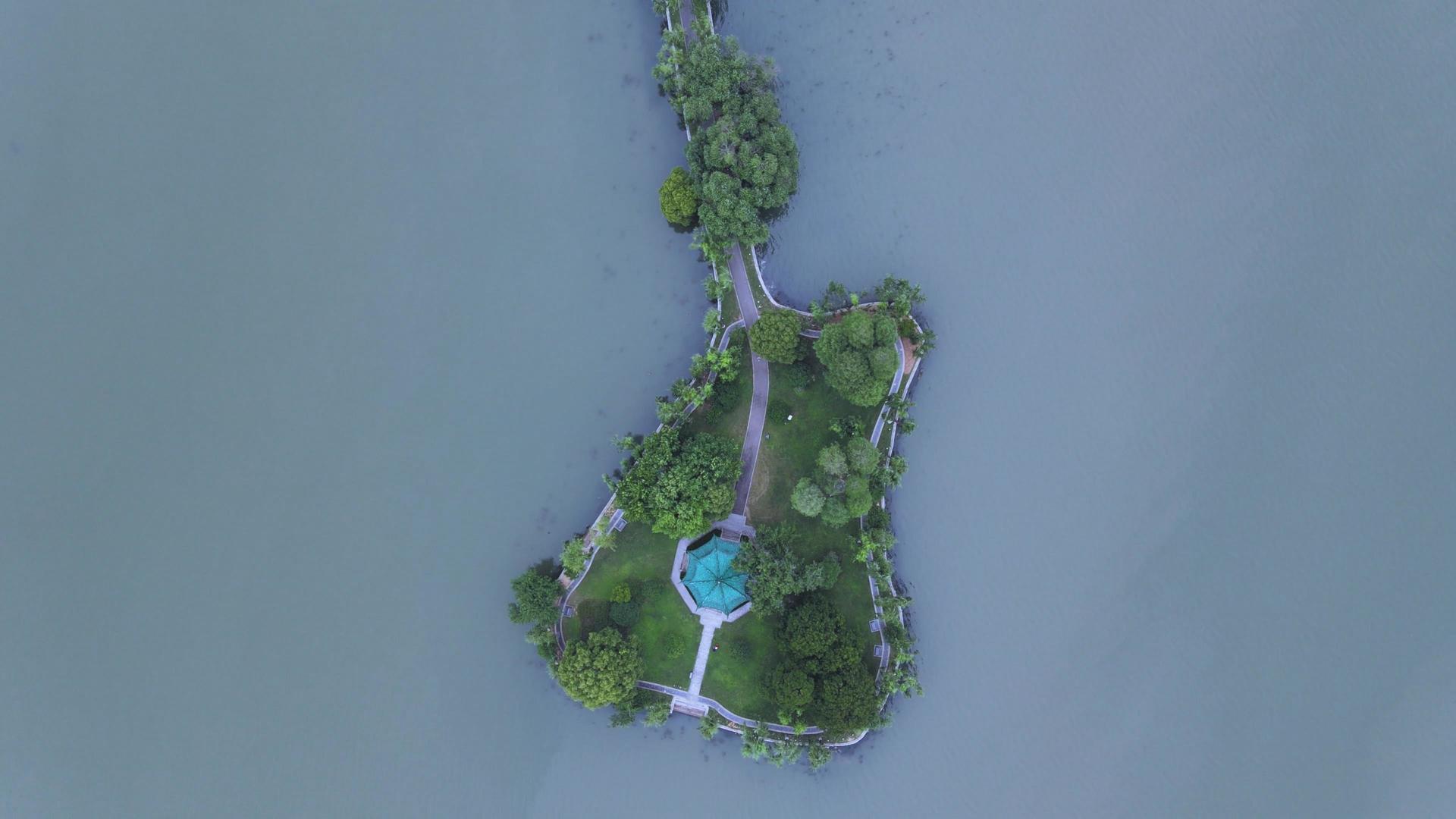 航拍东湖湖心岛4K素材视频的预览图
