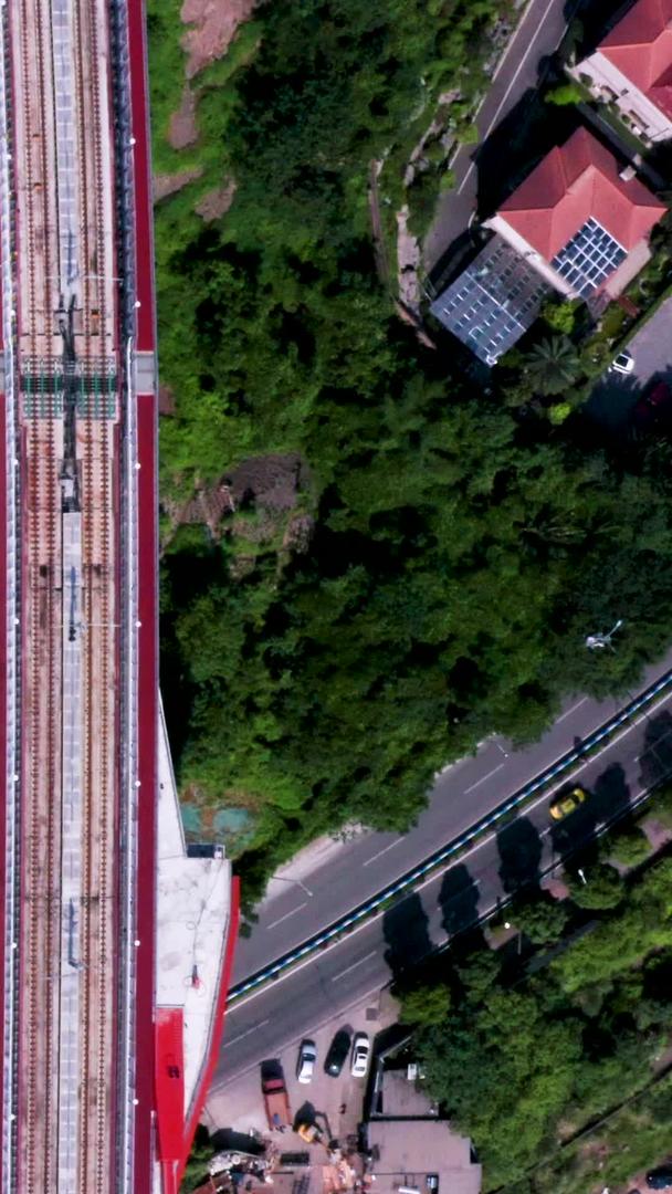 城市交通垂直航拍视频的预览图