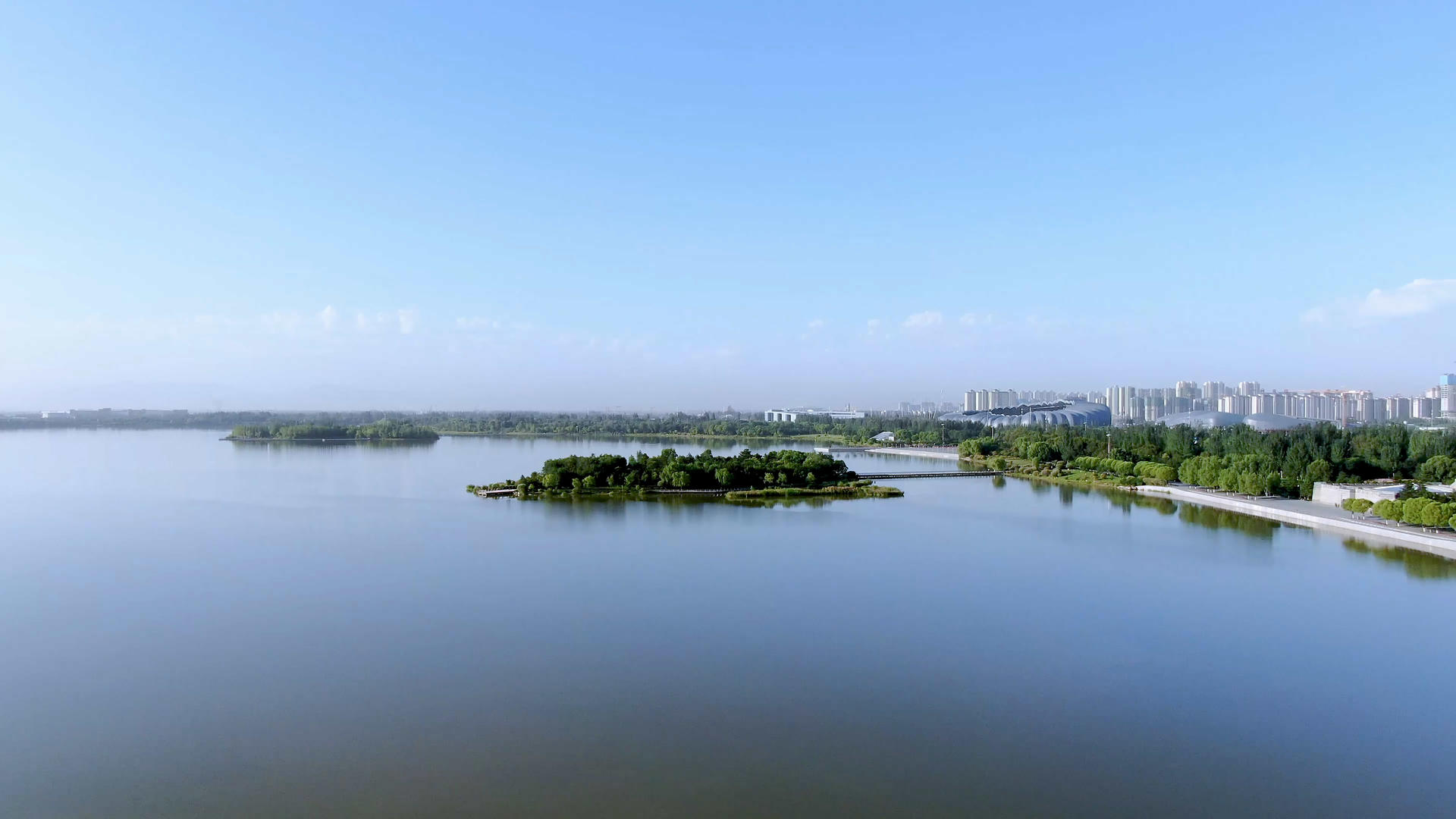 航拍大同文瀛湖生态公园视频的预览图