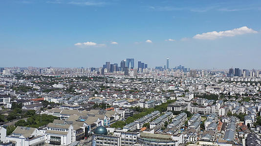 苏州城市风光老城区与高楼群视频的预览图