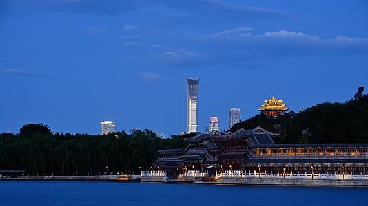 北京古代与现代的建筑日转夜延时摄影视频的预览图