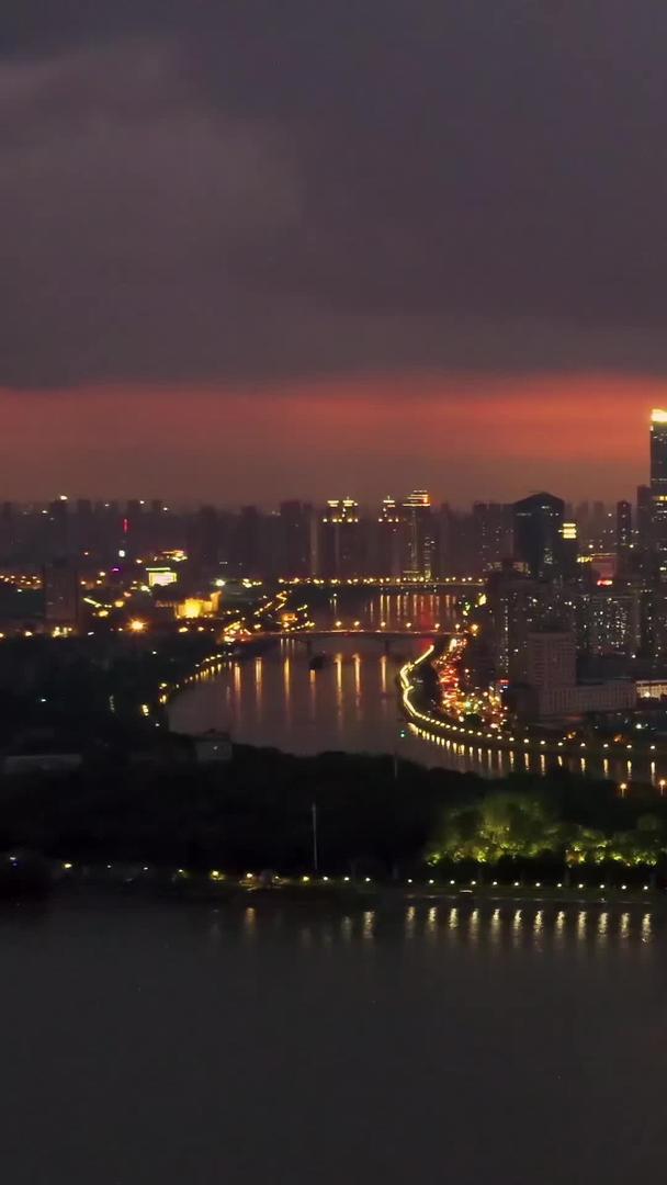 武汉长江南岸口航拍夜间高清视频视频的预览图