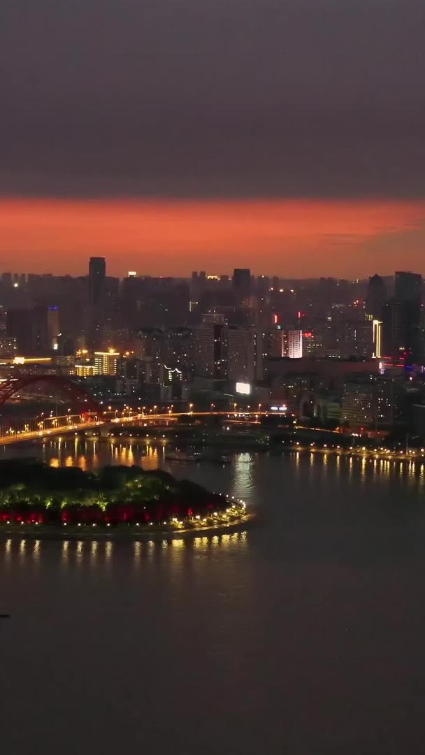 武汉长江南岸口航拍夜间高清视频视频的预览图