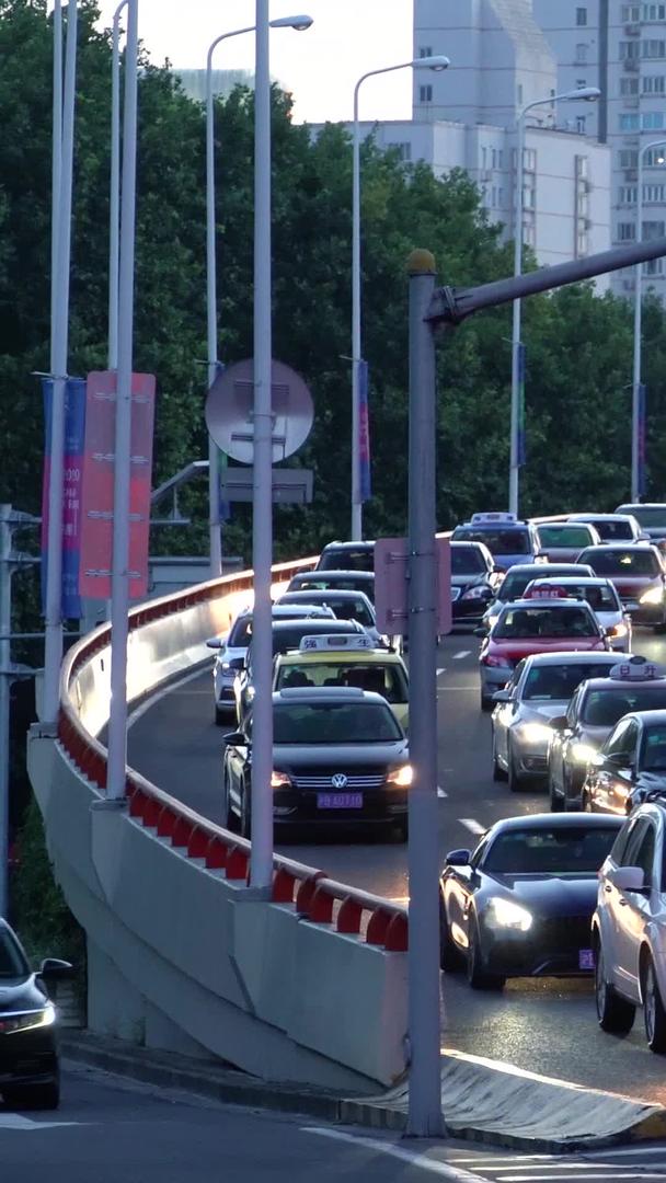 上海夜间交通实拍视频的预览图