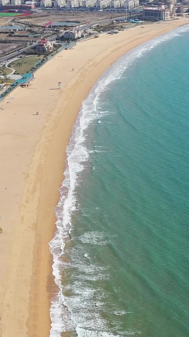 青岛金沙滩海水浴场航拍视频视频的预览图