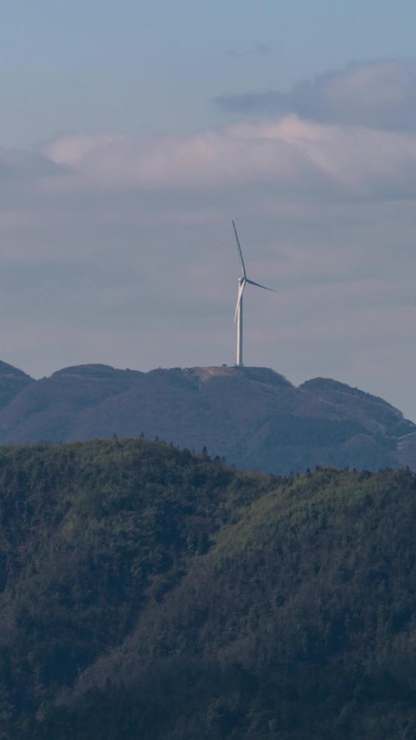 延时摄影芷江明山风景新能源风车视频的预览图