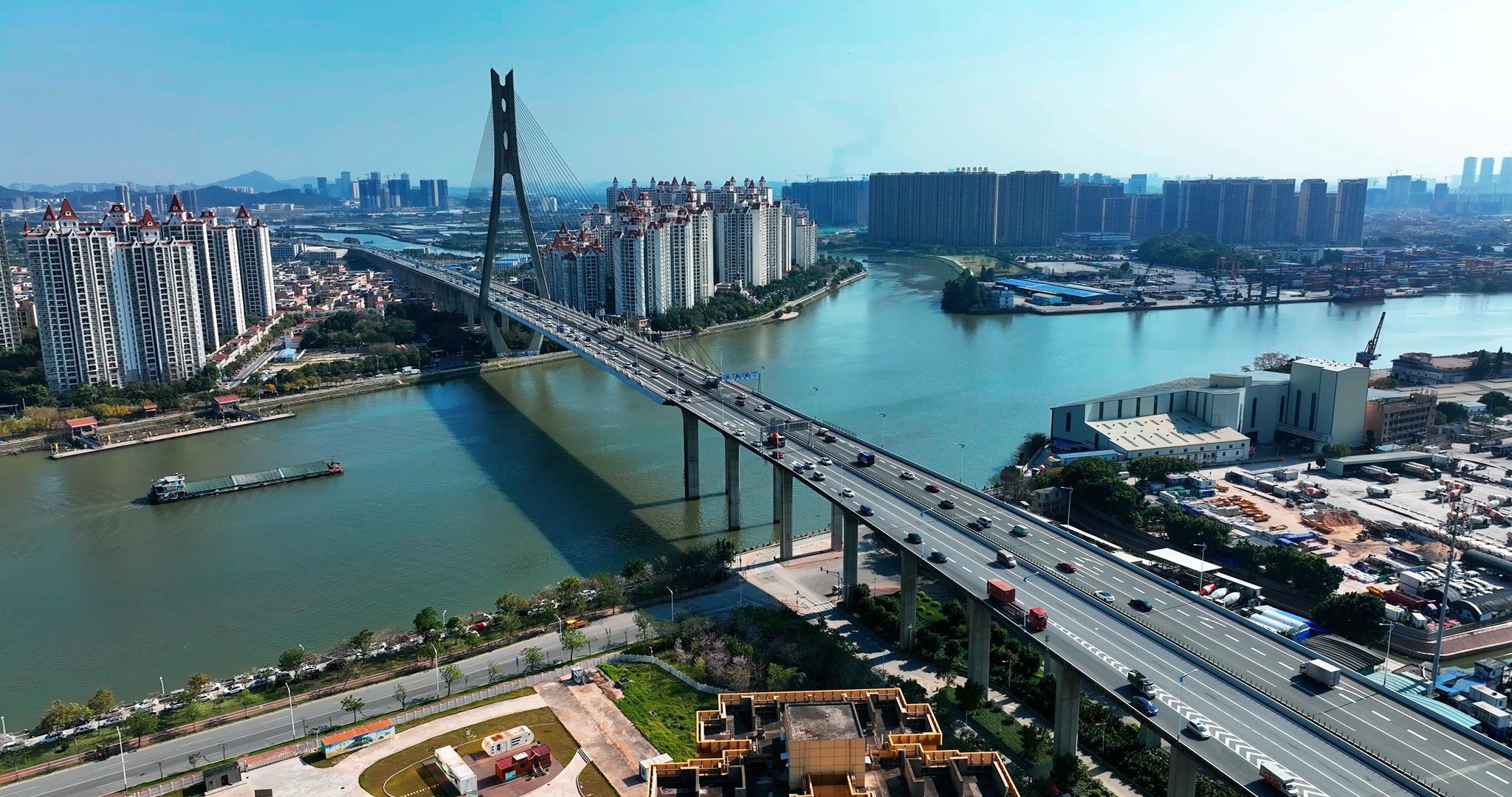 广州东沙大桥和东沙收费站车流交通航拍2022最新视频的预览图