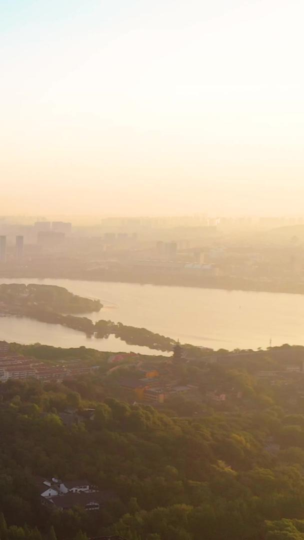 玄武湖清晨航拍全景视频的预览图