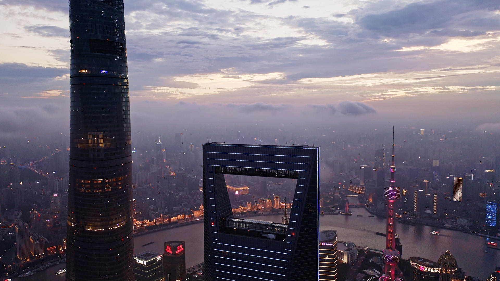 上海金融中心日落航拍视频的预览图