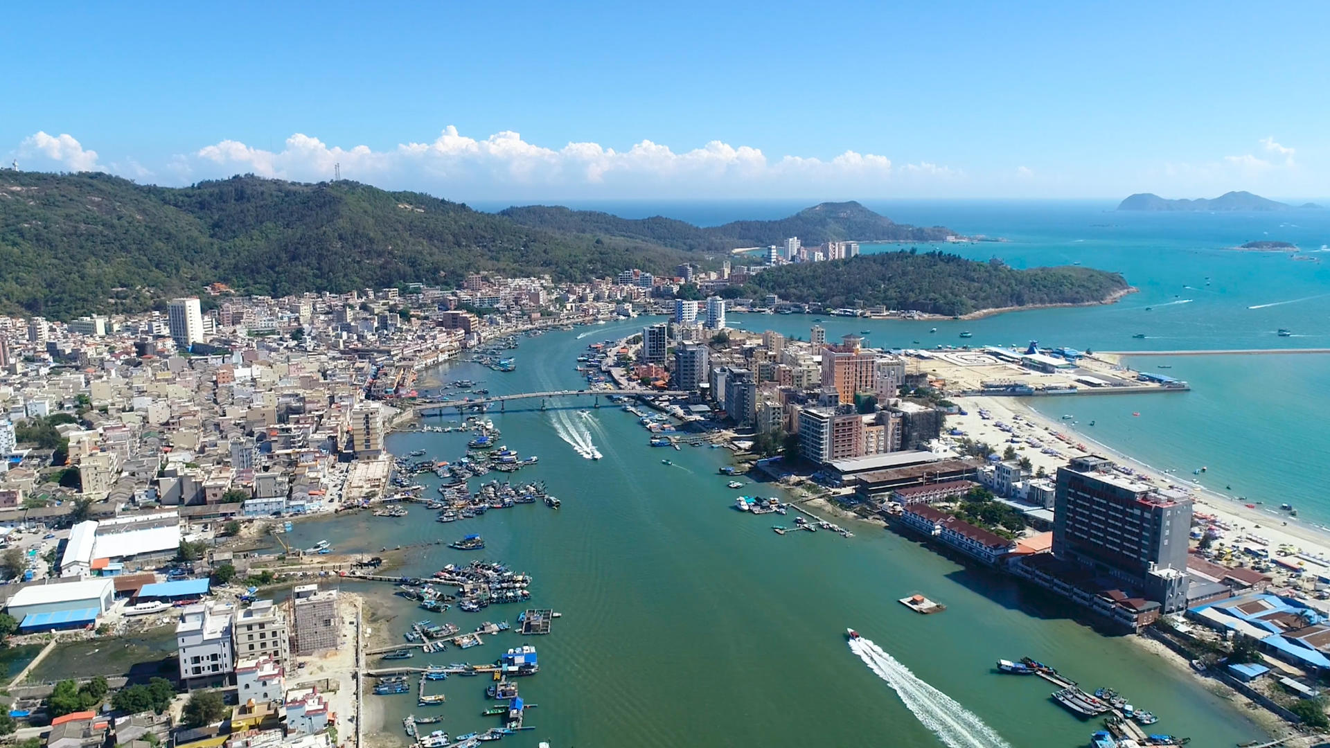4k惠州双月湾建港口视频的预览图