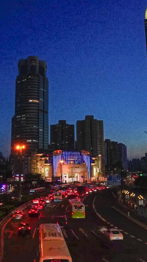 上海徐家汇夜幕降临延时车流视频的预览图