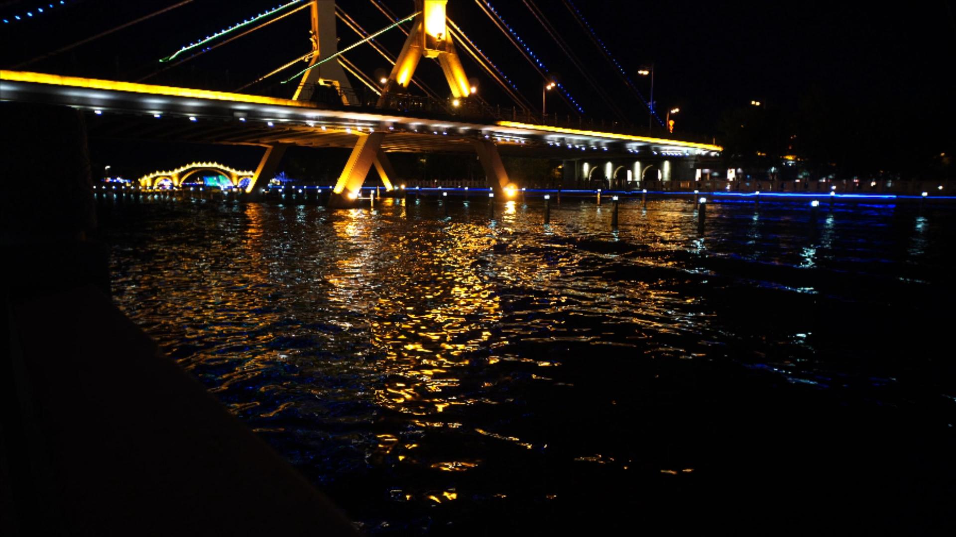 大桥水中光影4k视频的预览图