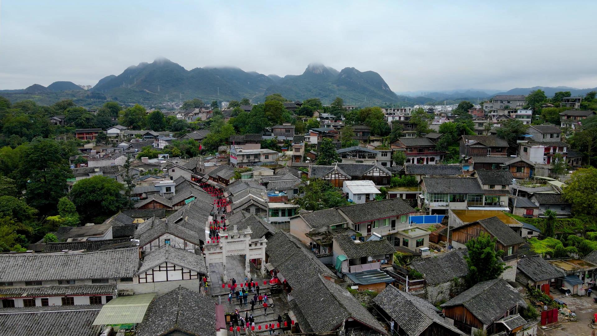 贵州青岩古镇风景全貌视频的预览图