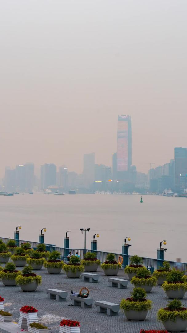 日夜延迟的上海黄浦江视频的预览图