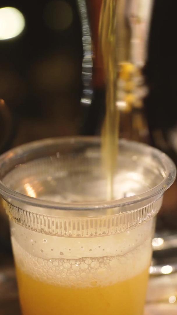 中式餐厅饮料生啤酒材料生啤酒材料视频的预览图