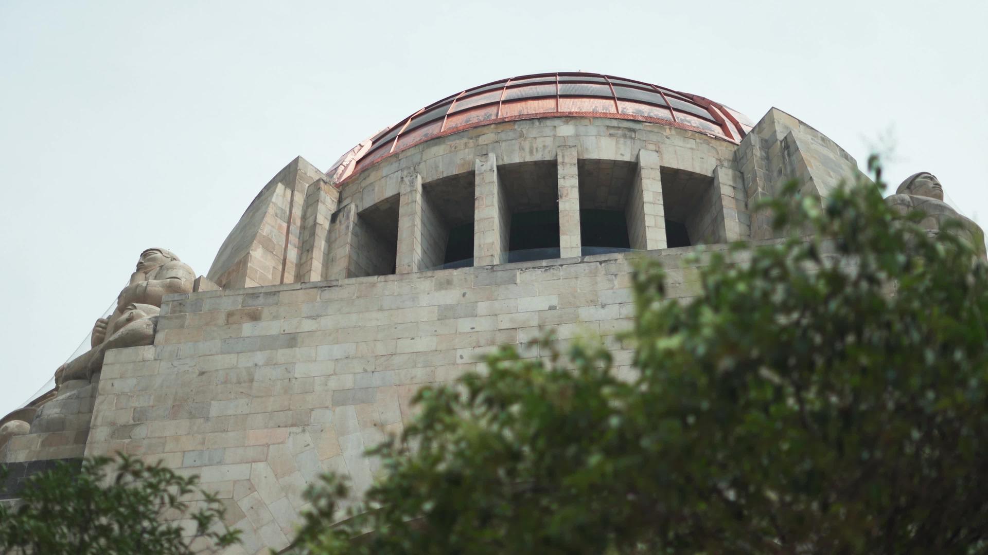从墨西哥城碑顶端视频的预览图