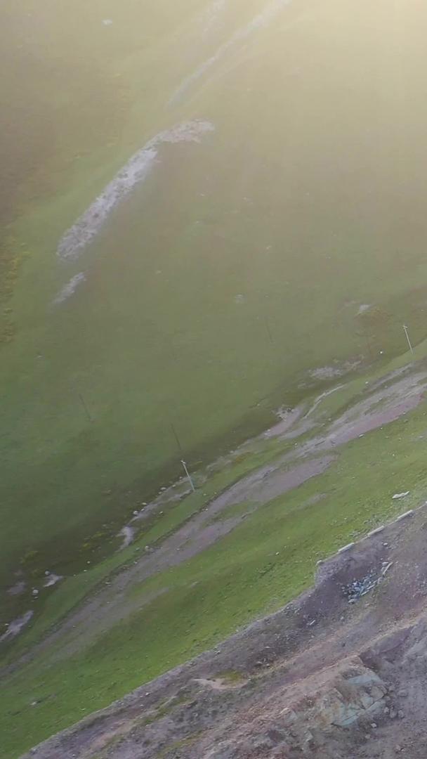 青海祁连山弯曲的山路航拍视频视频的预览图
