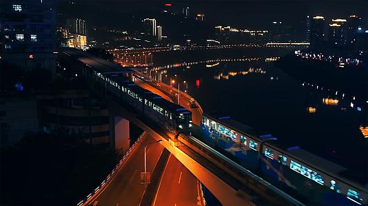 重庆夜景轨道交通列车视频的预览图