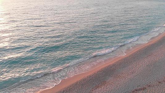 海中美丽的日落视频的预览图