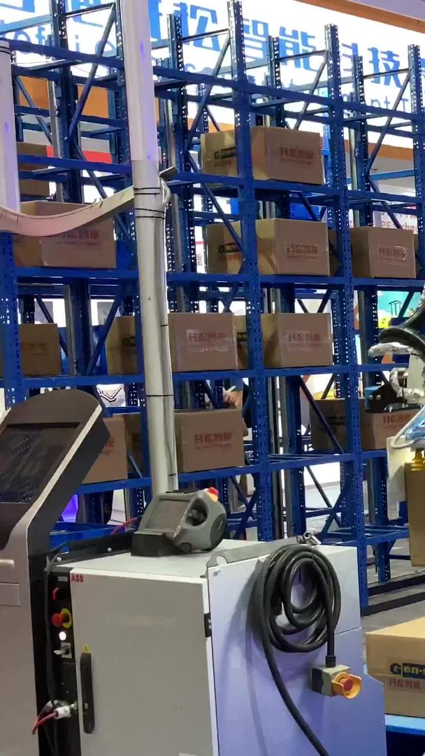 在上海工业博览会展上仓库机器人【这个视频没有肖像权没有物权请勿商业使用】视频的预览图