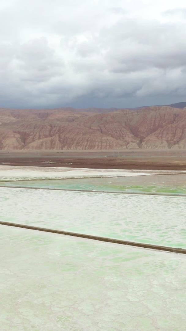 航空拍摄茫崖翡翠湖集合视频的预览图