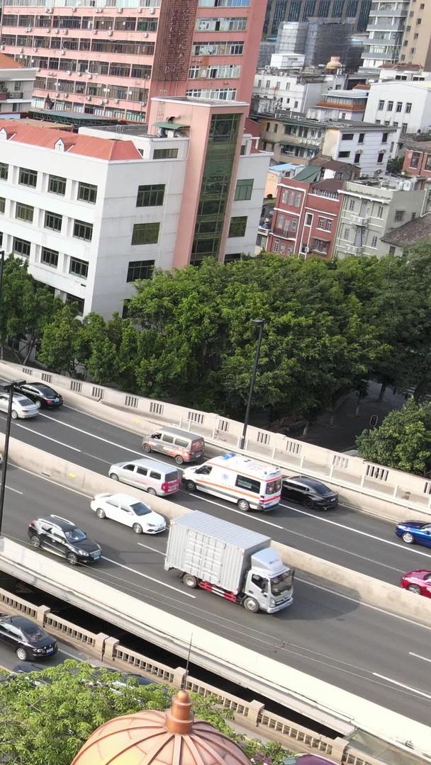 广州荔湾区人民桥城市高清航拍交通车流视频的预览图