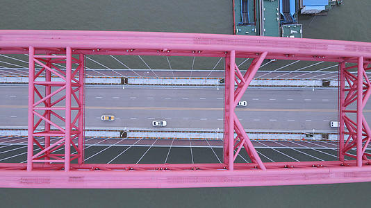航拍俯拍城市交通道路桥梁车流4k素材视频的预览图