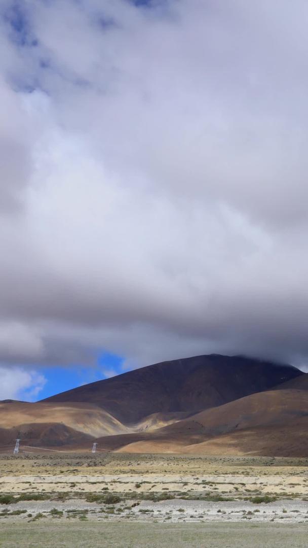 西藏蓝天白云和山脉延时视频视频的预览图