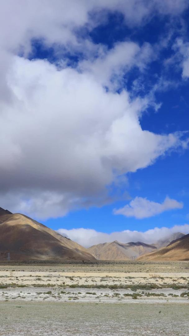 西藏蓝天白云和山脉延时视频视频的预览图
