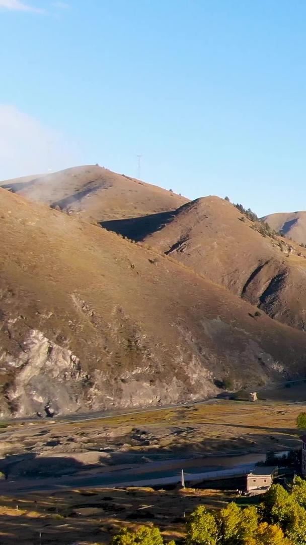 四川甘孜藏族自治州田园风光视频视频的预览图