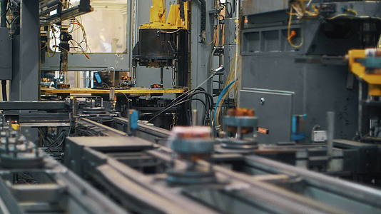 生产发动机铜线的工业工厂传送带视频的预览图