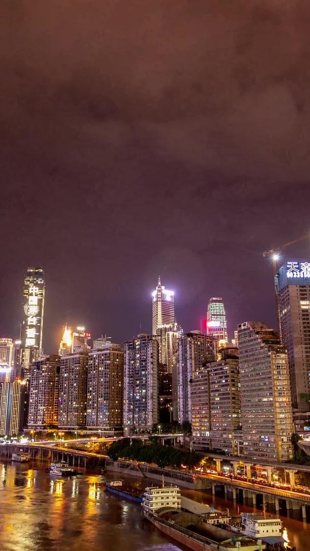 重庆渝中区嘉陵江洪崖洞千厮门大桥夜景视频的预览图