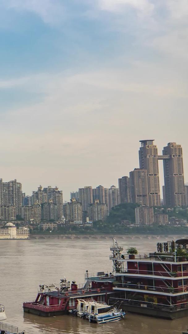 黄金双塔建筑重庆长江船舶视频的预览图