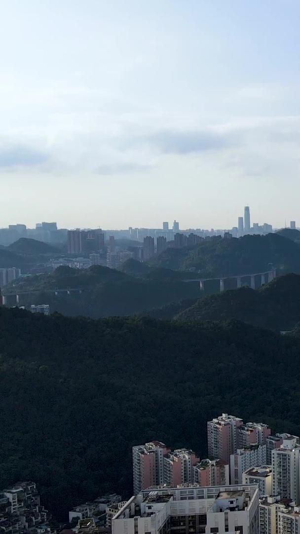 贵阳城区地质结构复杂的城市风光视频的预览图
