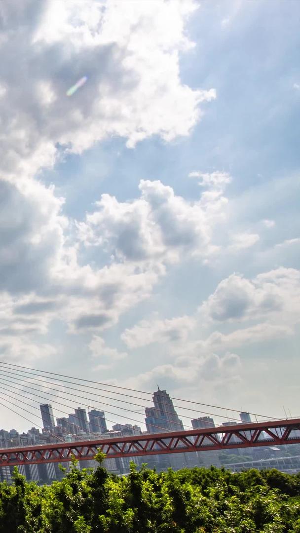 延迟拍摄重庆渝中区千厮门大桥视频的预览图