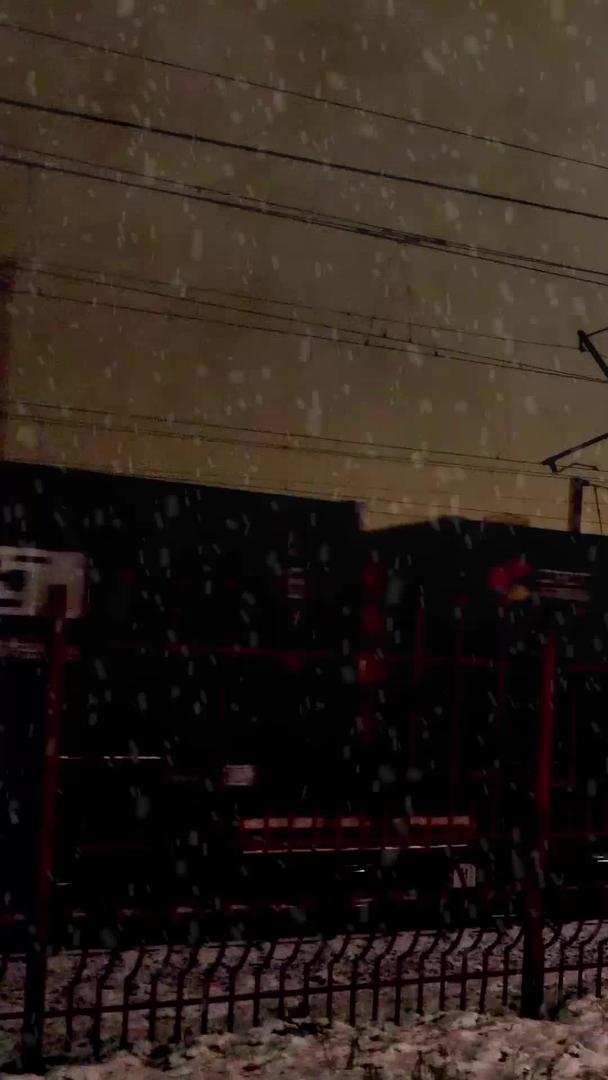 中欧班列货运列车大雪纷飞一带一路视频的预览图
