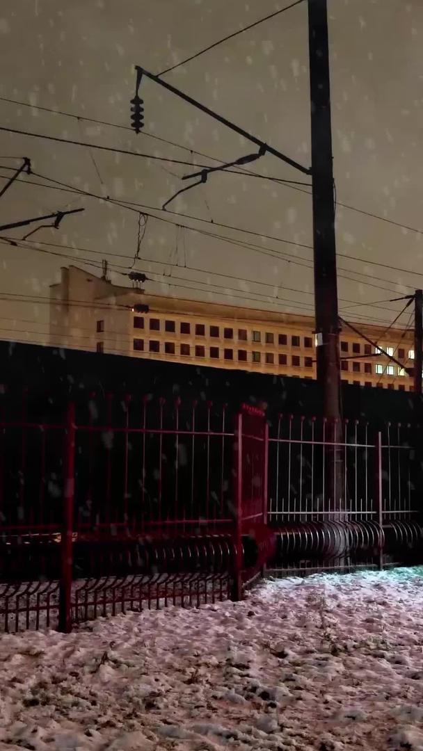 中欧班列货运列车大雪纷飞一带一路视频的预览图