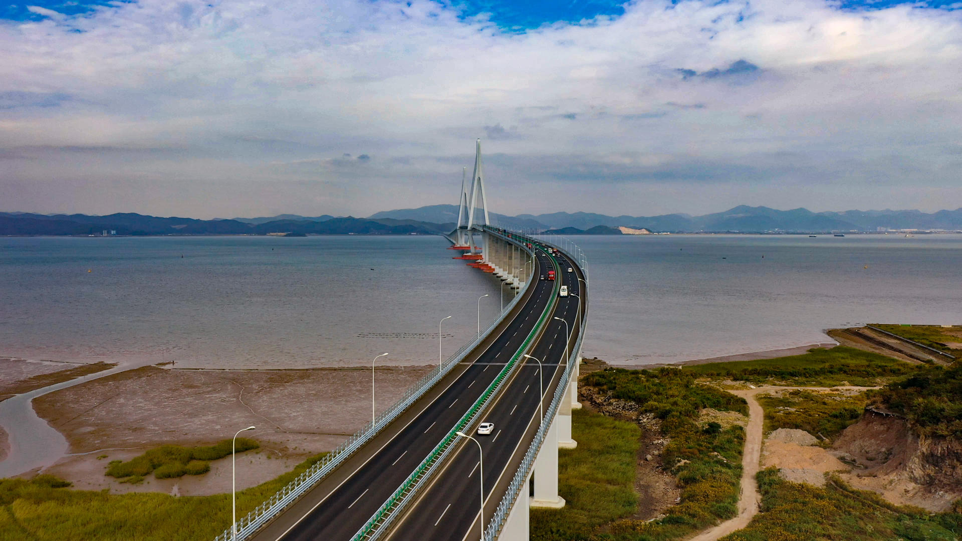 4k航拍象山港大桥视频的预览图
