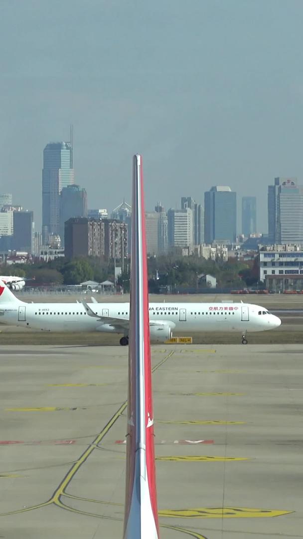 繁忙的机场上海虹桥机场视频的预览图