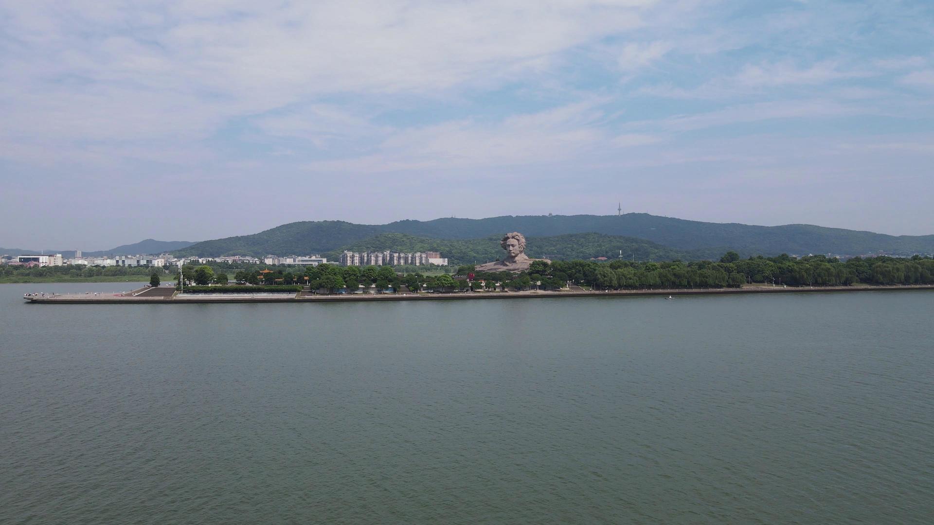 4K航拍湖南长沙湘江橘子洲景区视频的预览图