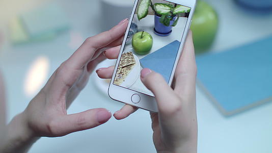 拍摄水果食品的手机视频的预览图