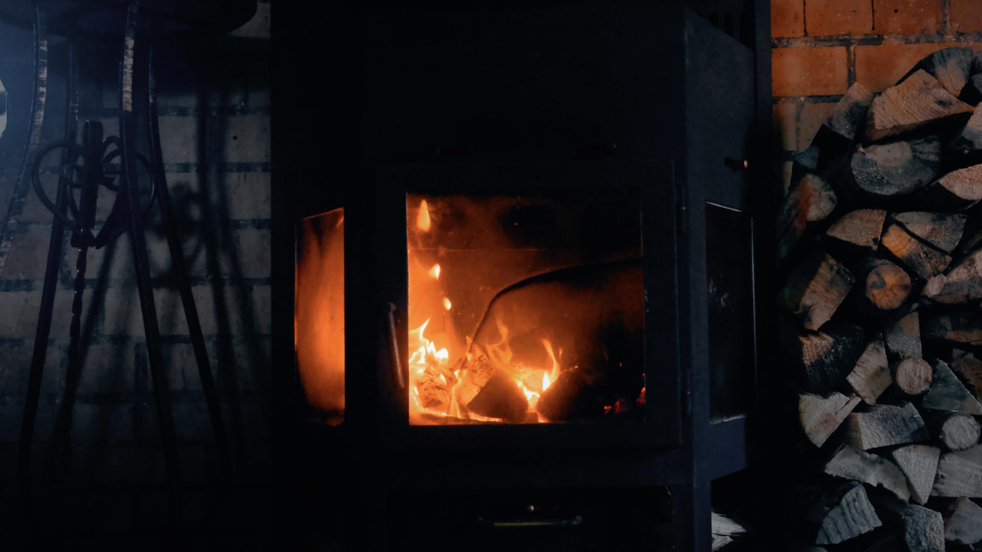 冬天室内取暖壁炉视频的预览图