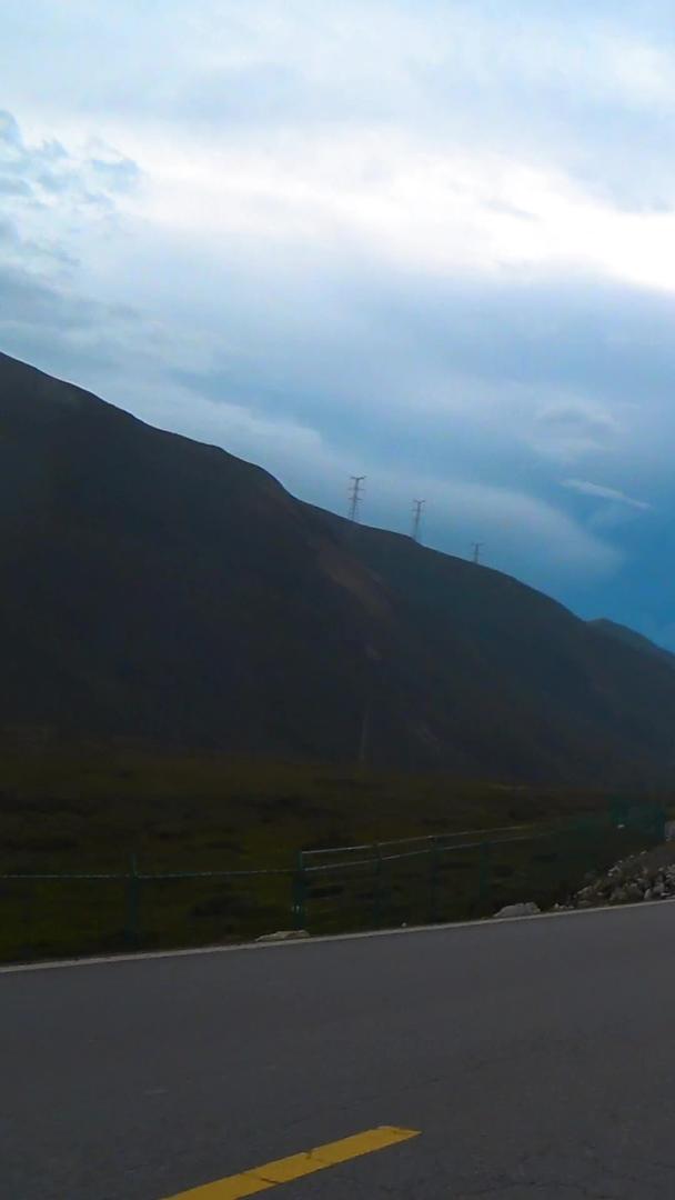 藏区公路行驶视角视频的预览图