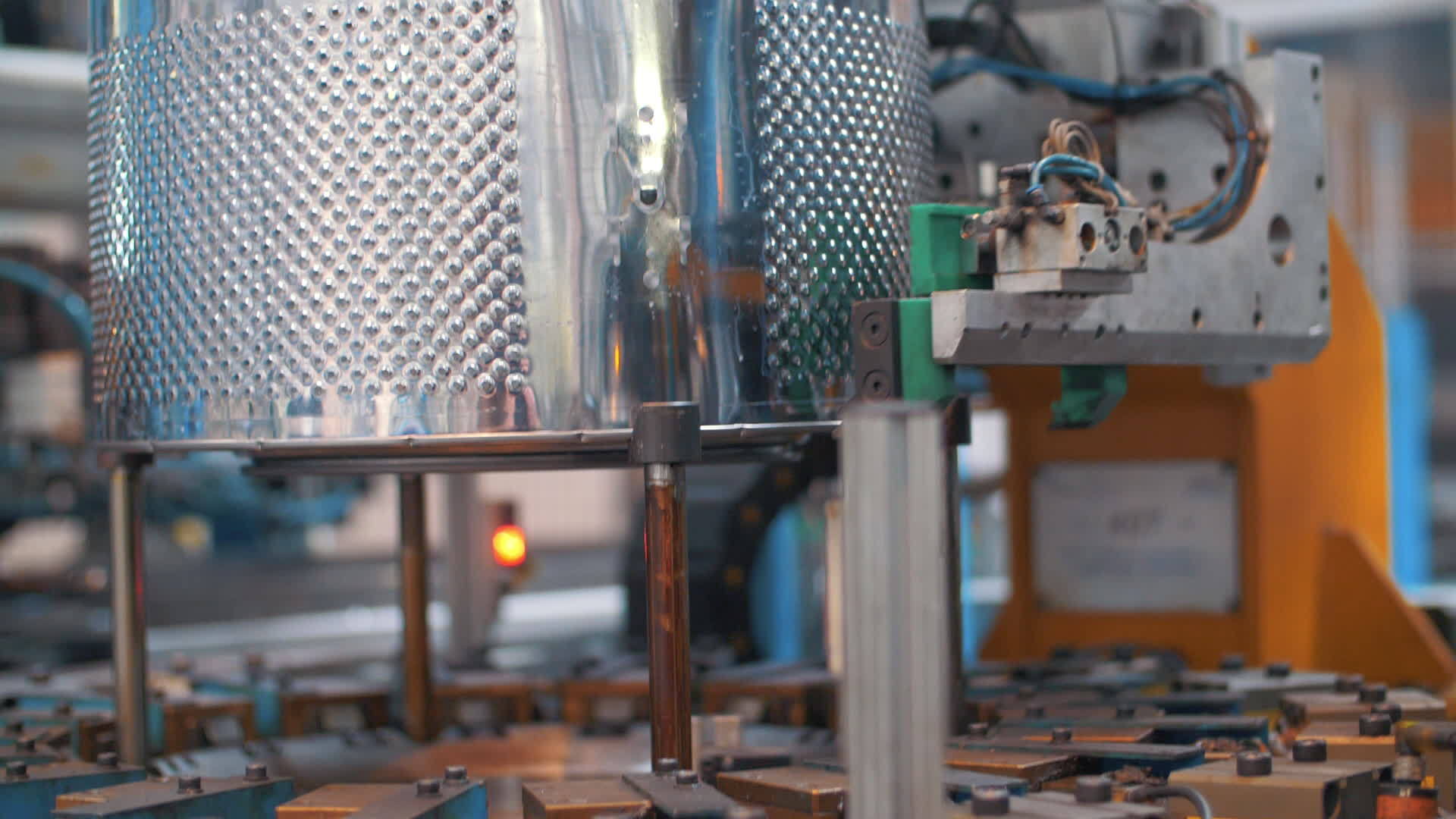 工厂机器人设备洗衣制造桶视频的预览图